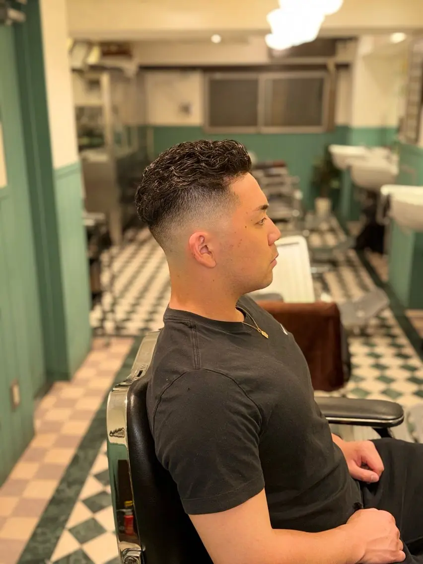 ショート カット 足立 享祐のヘアスタイル