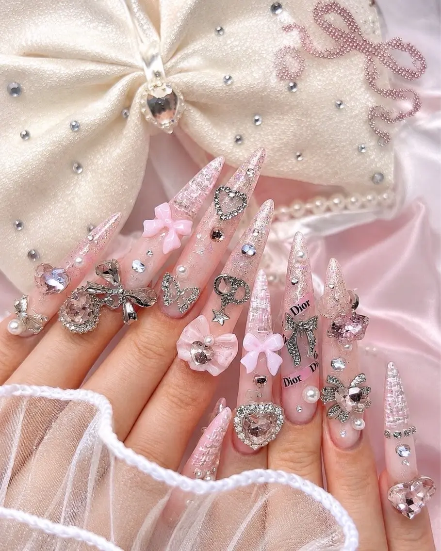 ネイル アートネイル オーロラネイル フレンチネイル ジェルネイル グラデーション ハンドネイル Luci Nail Shinokuboのネイルデザイン