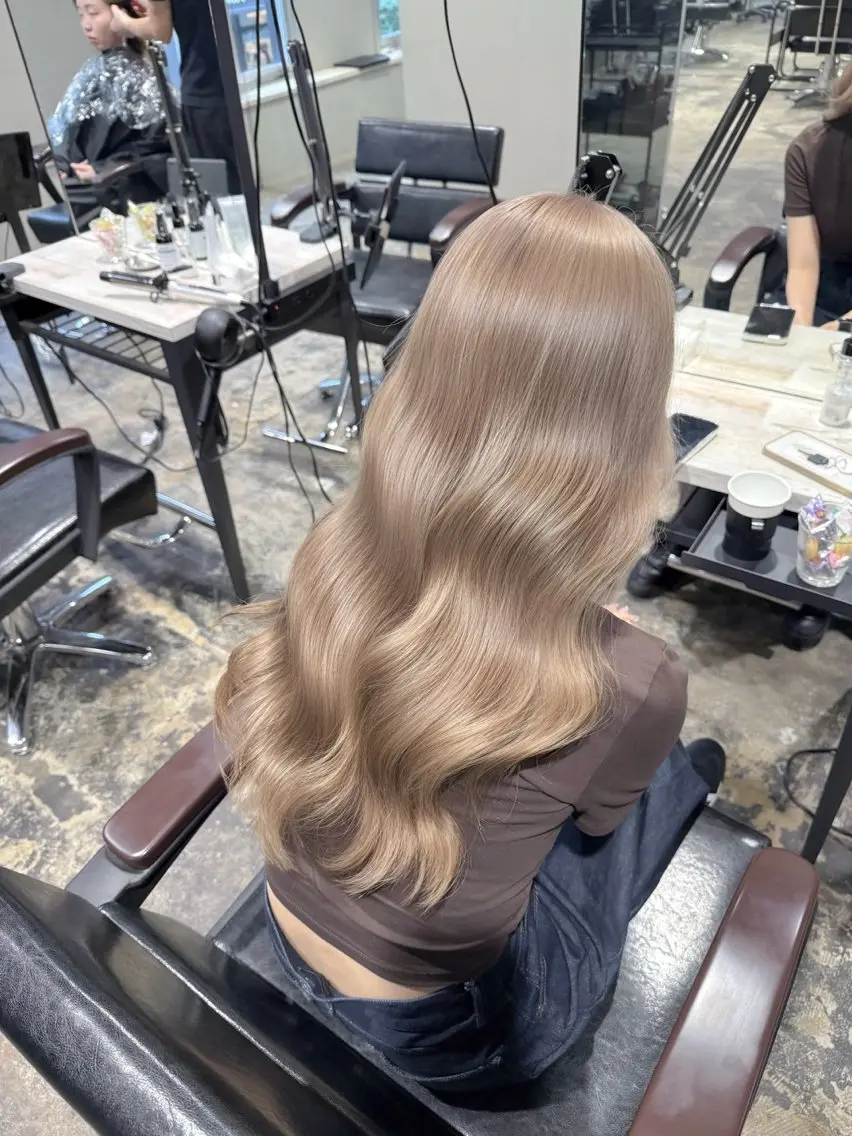 ロング カラー ヘアカラー ハイトーン･髪質改善 MIOKAのヘアスタイル