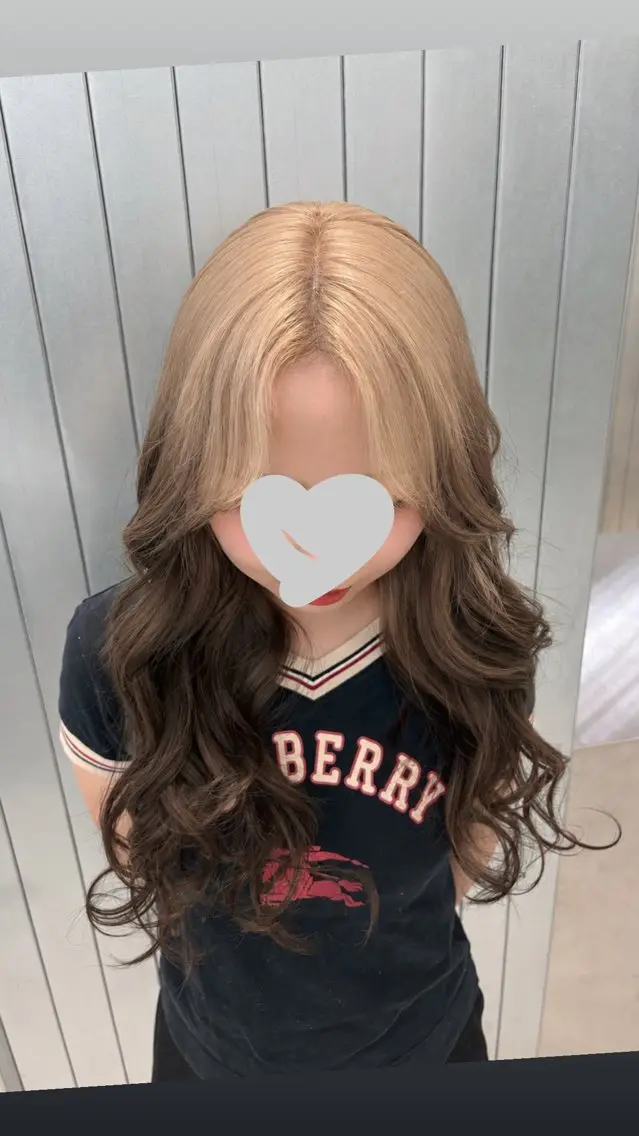 ロング カラー 🖤ハイトーン× レイヤー🖤SARAのヘアスタイル