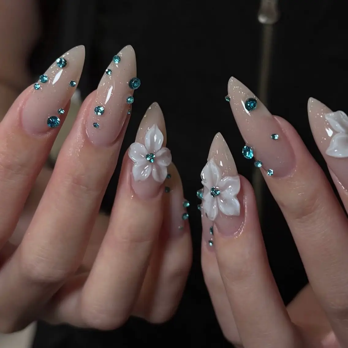 ネイル チークネイル ドット フットネイル フレンチネイル グラデーション ハンドネイル ハンドケア Nihonthy Nail 新宿のネイルデザイン