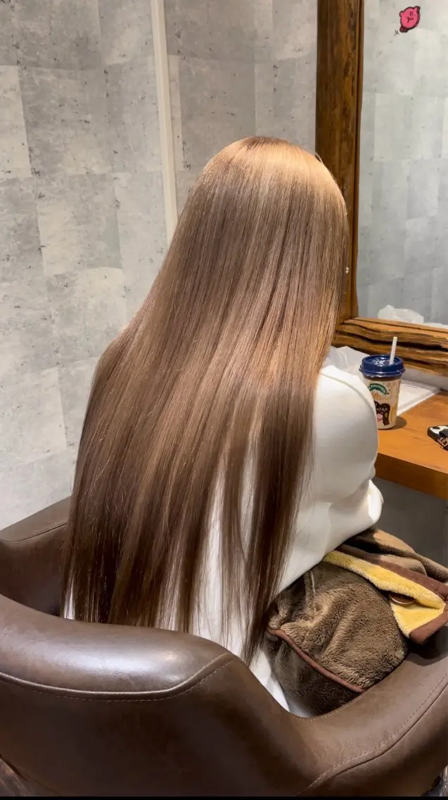 ロング カラー ベージュカラー ミルクティーベージュ ヘアカラー 縮毛髪質改善カケル 透明感カラー✨のヘアスタイル