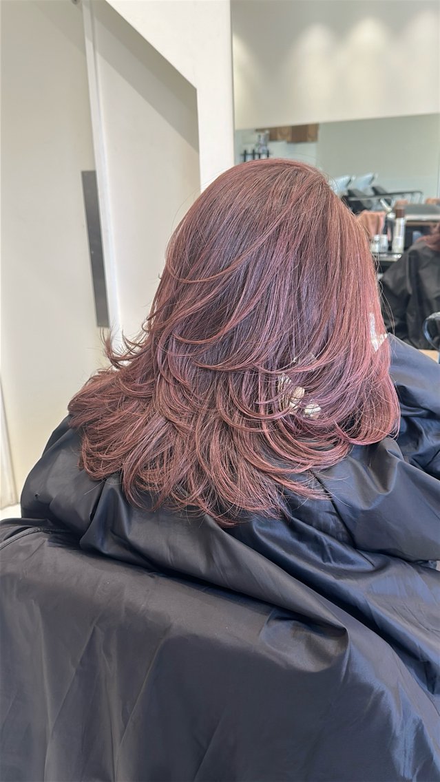 ミディアム カラー ハイライトカラー ピンクカラー ハイライト レイヤーカット レイヤーカット 白髪ぼかし/KURAのヘアスタイル