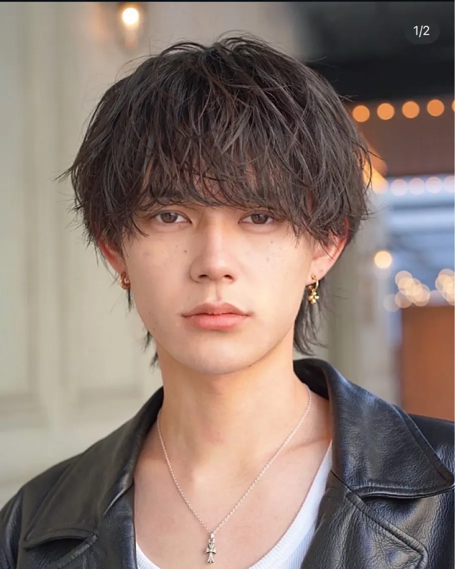 ショート パーマ メンズ センターパート マッシュウルフ マッシュ メンズパーマ プードルパーマ 伊藤 大地のヘアスタイル