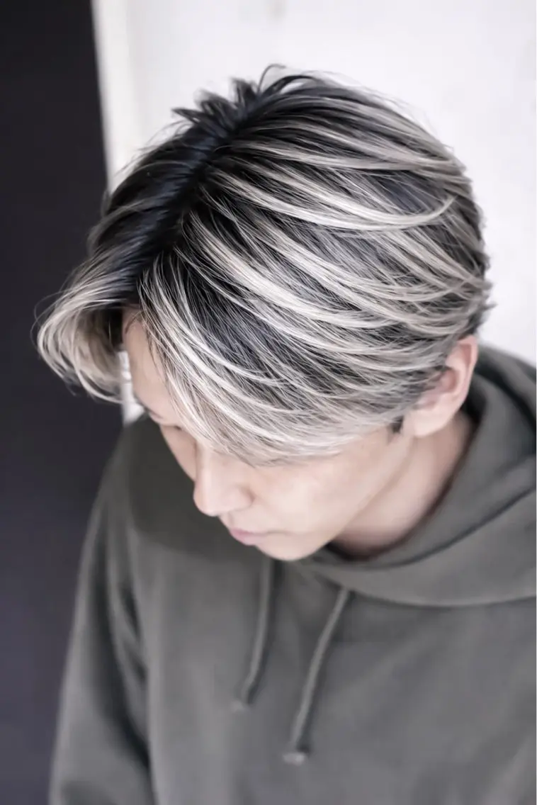 ショート カラー メンズ メンズバレイヤージュ メンズブリーチ メンズハイライト バレイヤージュ ブリーチ カット ヘアカラー ヘアセット バレイヤージュ 藤沢 髪質改善 竹内ケンゴのヘアスタイル