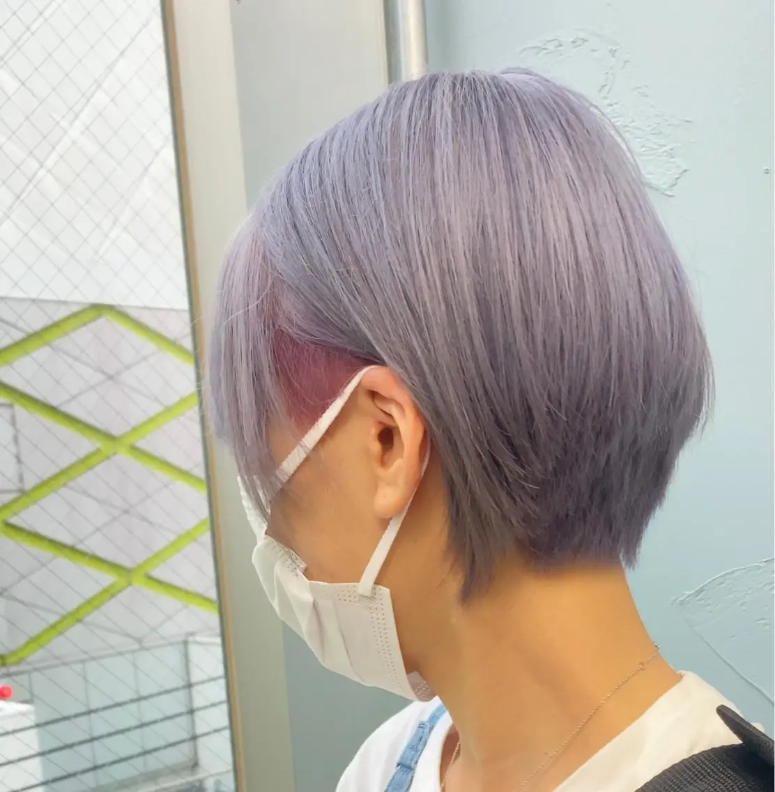 ショート カラー カシス ラベンダーカラー ピンクカラー 横尾 歩のヘアスタイル