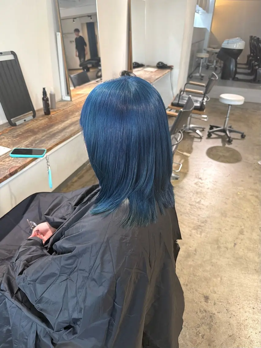 セミロング カラー ブリーチ ブルーカラー ヘアカラー トリートメント 🫧ブリーチカラー/ 透明感/みきのヘアスタイル
