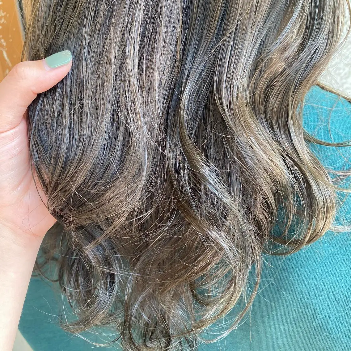セミロング アッシュ カット ヘアカラー トリートメント 猪股 華乃のヘアスタイル