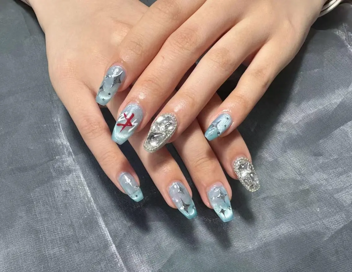 ネイル フレンチネイル ジェルネイル ガラスフレンチ 韓国ネイル マグネットネイル ハンドネイル フットネイル ハンドケア The Nail 新大久保店のネイルデザイン