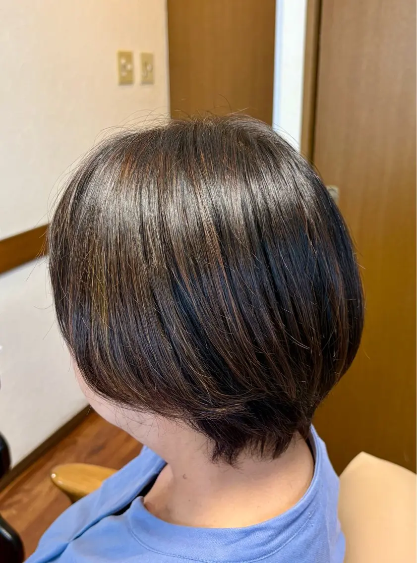 カラー 坂野 朱莉のヘアスタイル
