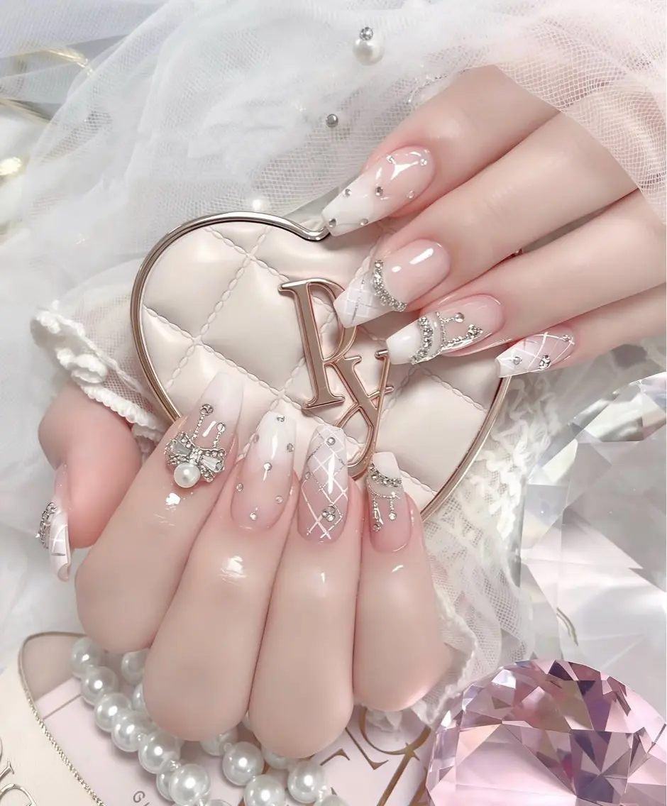 ロング 外国人風カラー 韓国風ヘア ハンドネイル E🌷nail 長さだし専門店のネイルデザイン