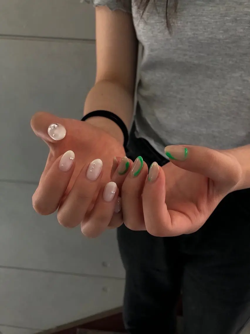 ネイル シンプルネイル ハンドネイル Lia ⠀のネイルデザイン