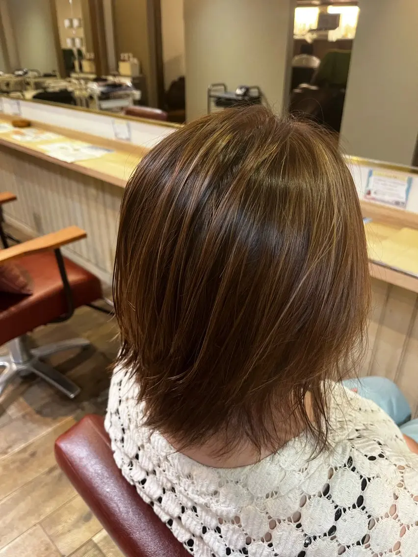 ミディアム カラー ベージュカラー ハイライトカラー ハイライト 臺 佳連のヘアスタイル
