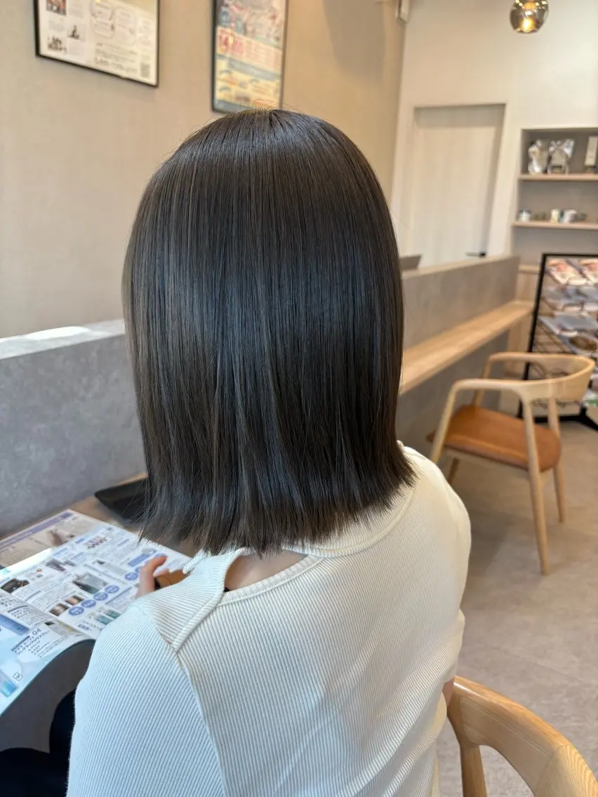 ショート カラー グレージュ ヘアカラー ルプラボウ すぎやまみほのヘアスタイル