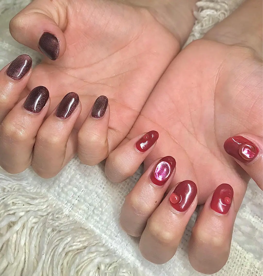 ショート カラー パーマ ヘアアレンジ メンズ キッズ ネイル マツエク・マツパ テラコッタ マグネットネイル el. by Aoのネイルデザイン