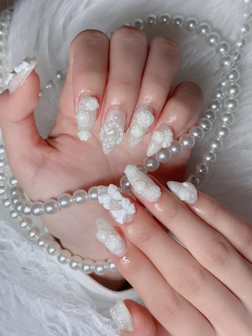 ネイル フレンチネイル ジェルネイル ガラスフレンチ ハロウィン ハート H.baby Nail Salonのネイルデザイン