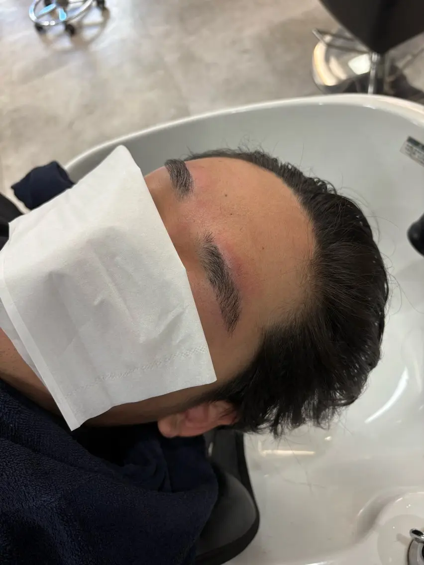 メンズバーバーカット(フェード、スキンフェード可)+アイブロウワックス(眉毛ワックス)の写真
