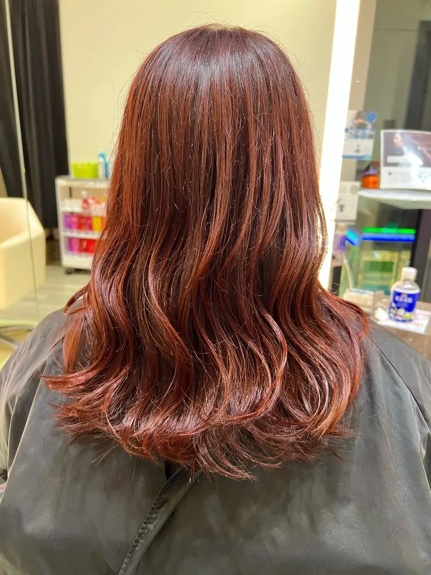 セミロング ヘアカラー 近藤 羽南のヘアスタイル