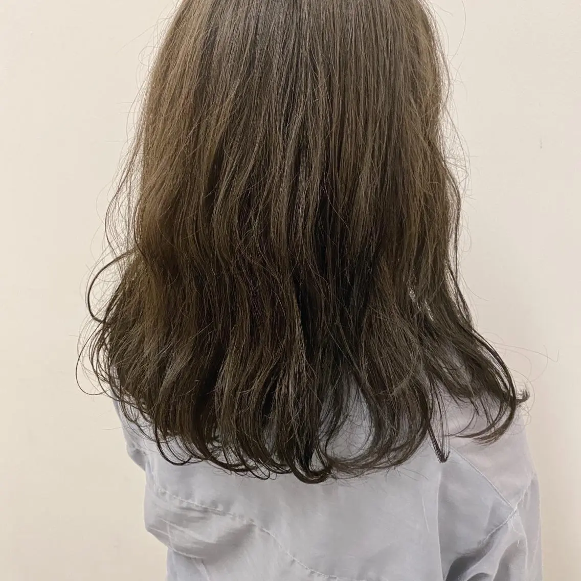 カラー ベージュカラー オリーブベージュ Okamura Chisatoのヘアスタイル