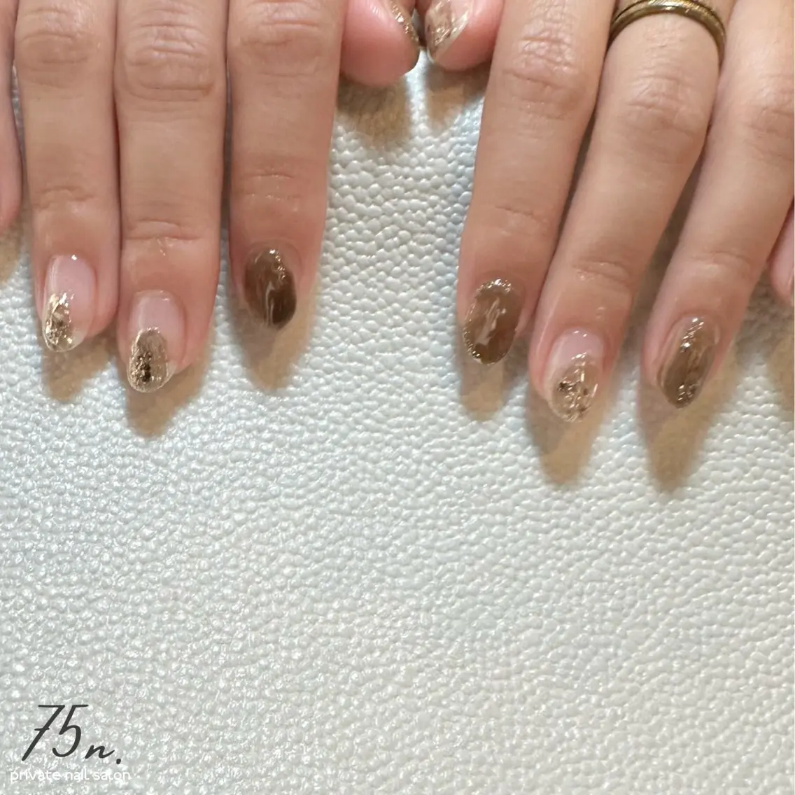 ネイル ブラウン ニュアンスネイル 75n. ナゴンのネイルデザイン