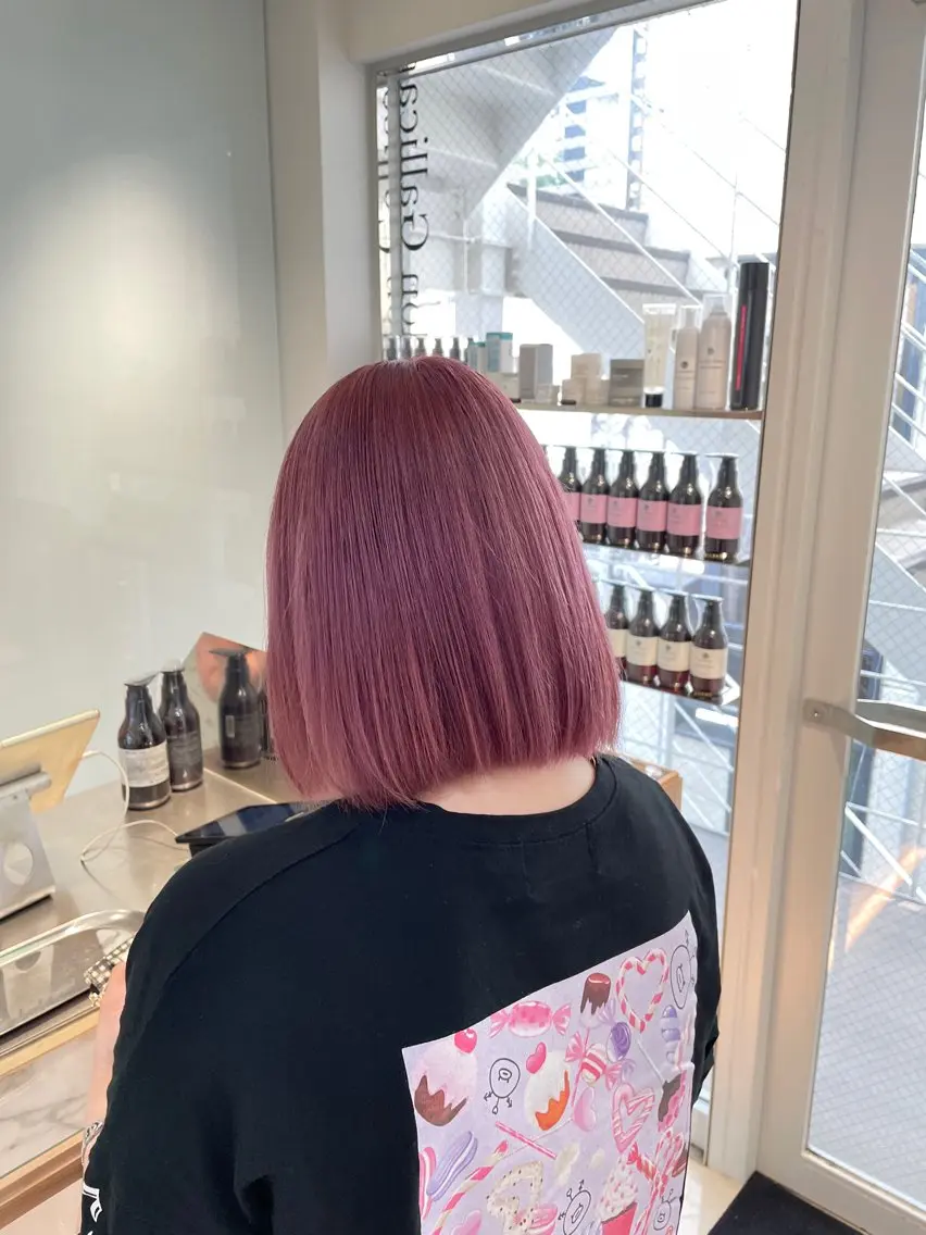 ショート カラー ヘアアレンジ ブリーチ ラベンダーカラー ピンクカラー ピンクラベンダー 縮毛矯正 ヘアカラー トリートメント ヘッドスパ ヘアセット 艶カラー✨縮毛矯正✨ 翁長孝輔のヘアスタイル