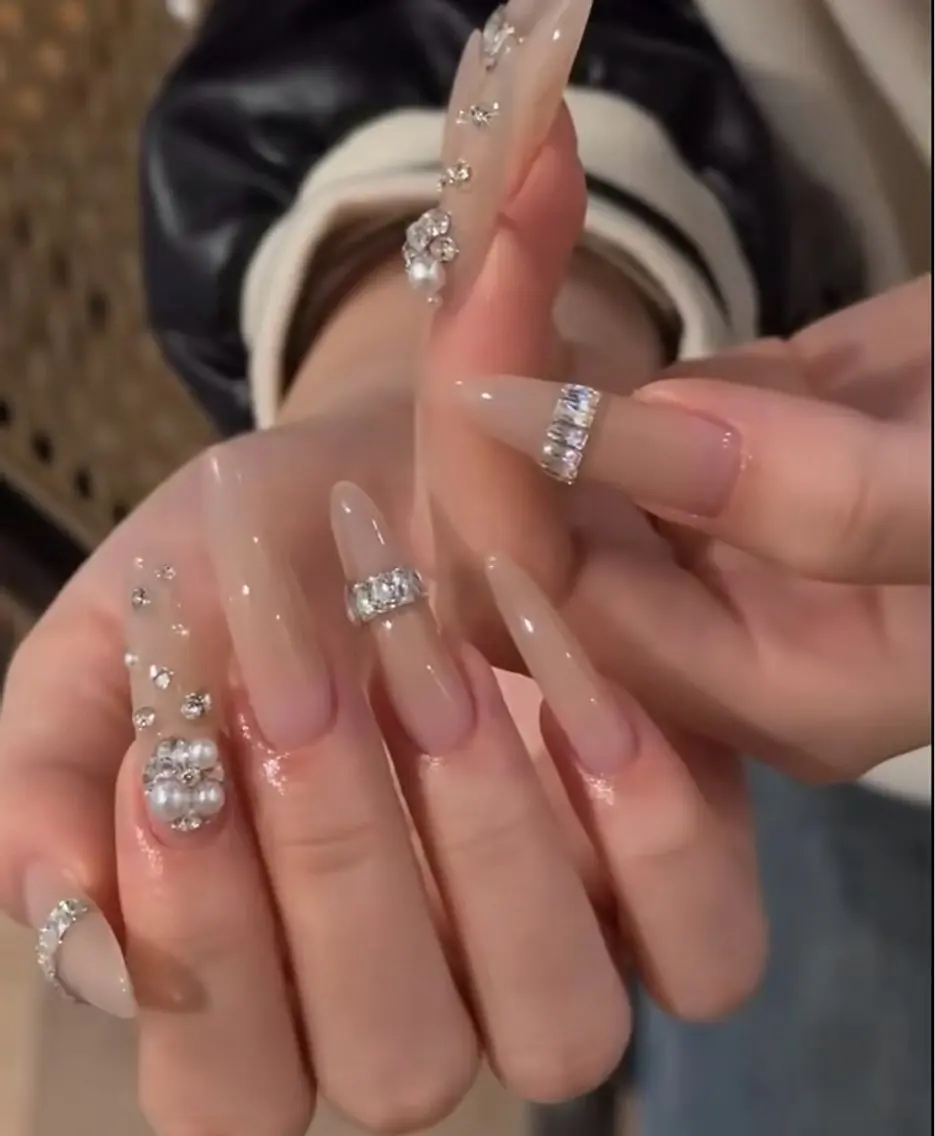 ネイル フットネイル フレンチネイル グラデーション ハート 氷ネイル・うるうるネイル ハンドネイル Lynn_ Nailのネイルデザイン