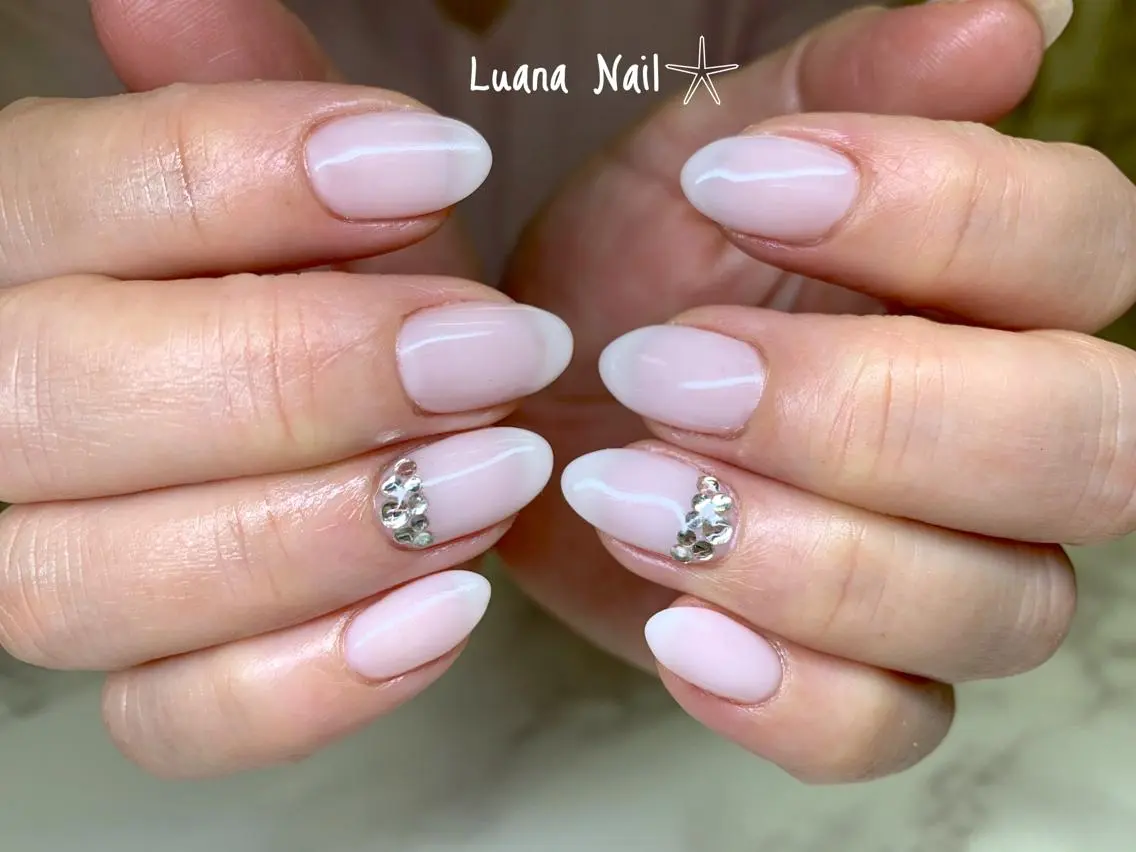 ネイル ストーンネイル ハンドネイル BeauJu by Luana Nailのネイルデザイン
