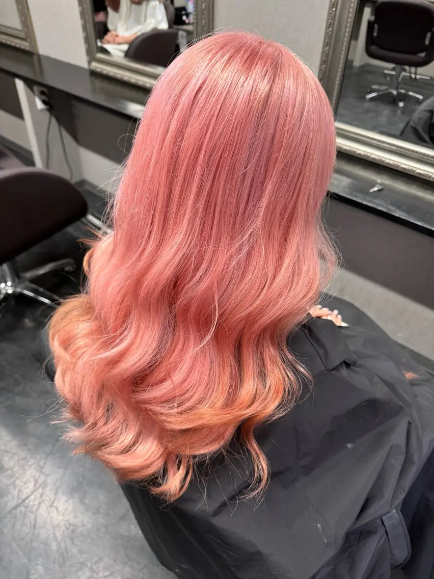 ロング カラー ヘアアレンジ ピンクカラー ヘアカラー ホワイトカラー/ ピンクベージュにったのヘアスタイル