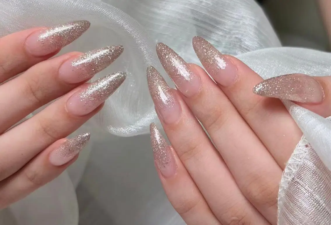 ネイル 長さ出し グラデーション ラメ(グリッター) ラメグラデーション ネイルチップ リエCeres nail salonのネイルデザイン