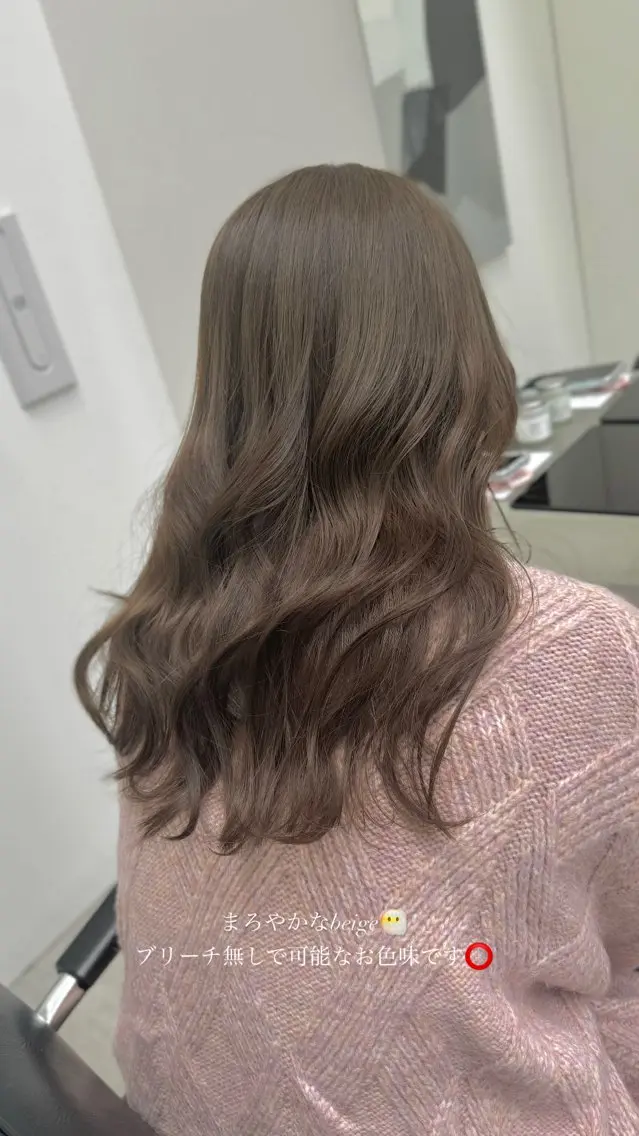 ロング カラー オリーブカラー カット ヘアカラー ブリーチなし 寒色カラーのヘアスタイル