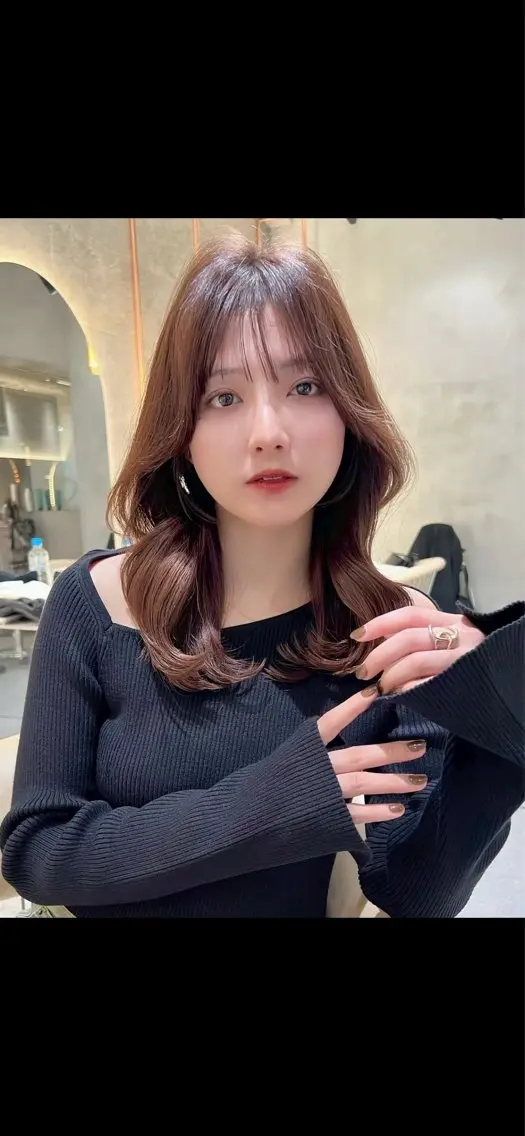 ミディアム カット ヘアカラー トリートメント 縮毛矯正/レイヤー 顔周/艶カラ-/笑璃のヘアスタイル