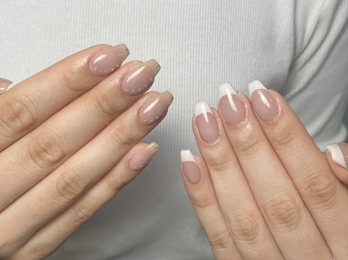 ネイル チークネイル フレンチネイル ジェルネイル ガーリー キラキラネイル ハンドネイル UM Nail Salonのネイルデザイン