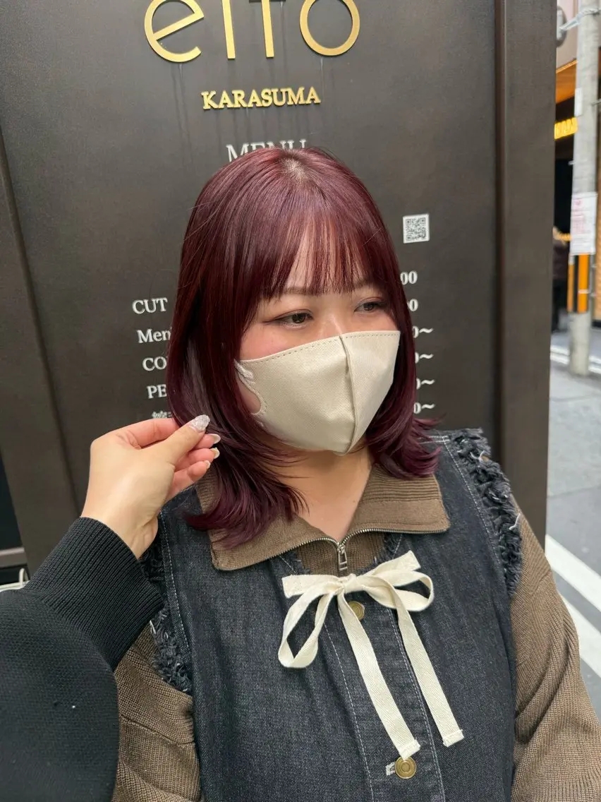 ミディアム カラー 顔まわりレイヤー 顔周りカット レイヤーカット カットパーマ3000 円/水曜日モデルのヘアスタイル