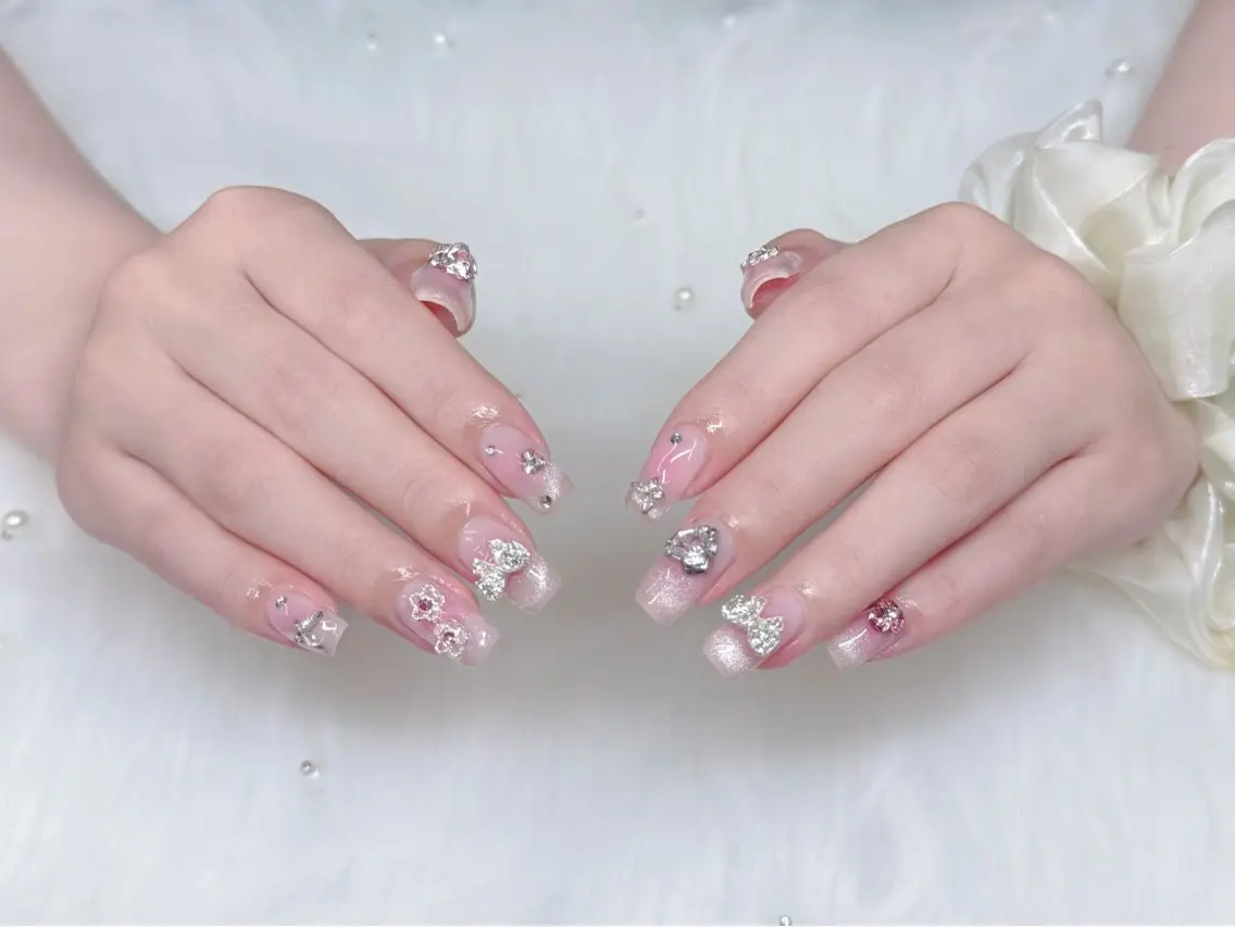ネイル ジェルネイル 氷ネイル・うるうるネイル キラキラネイル 韓国ネイル マグネットネイル ハンドネイル GOHOUBI Nail 心斎橋店のネイルデザイン