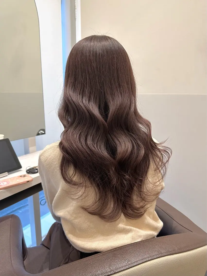 セミロング カラー ベージュカラー ブリーチ ラベンダーカラー ラベンダーベージュ ブリーチなしカラー ヘアカラー トリートメント 矢野 晃平のヘアスタイル
