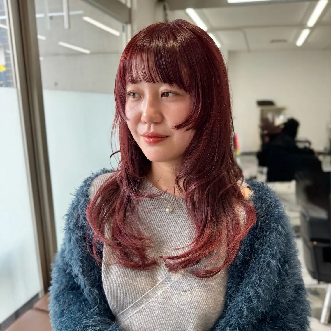ロング 顔周りカット レイヤーカット ヘアカラー トリートメント 会田有紀 /切りっぱなしボブのヘアスタイル