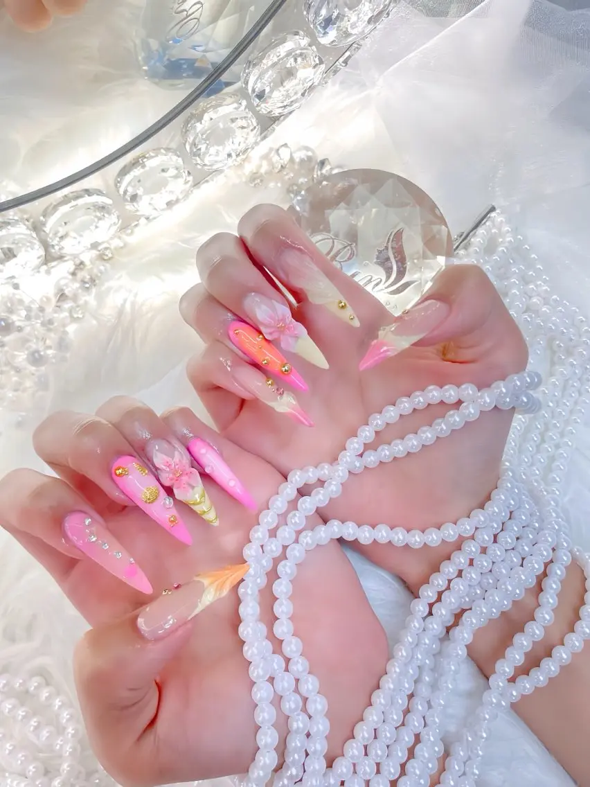 ネイル オーロラネイル チークネイル 桜ネイル クリアネイル ドット ハンドネイル Rin Nail Shinokuboのネイルデザイン