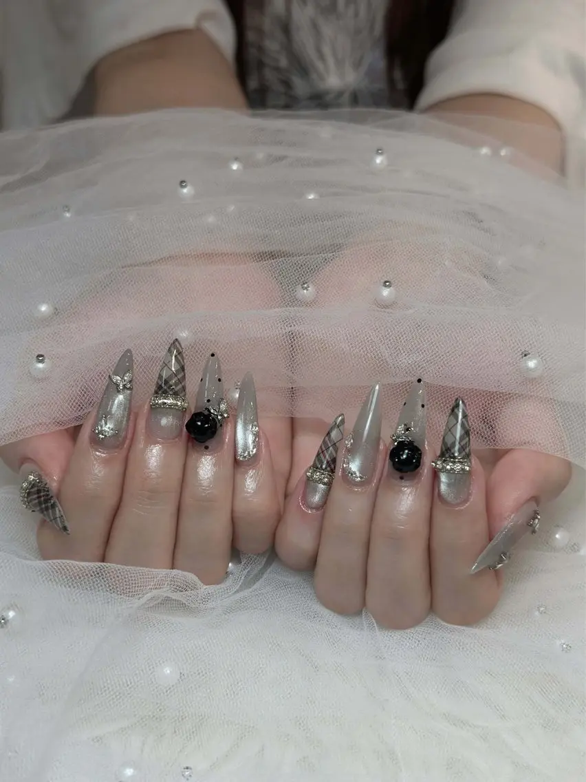 ネイル チークネイル ドット フレンチネイル グラデーション ハート ハンドネイル Julli NailStudioのネイルデザイン