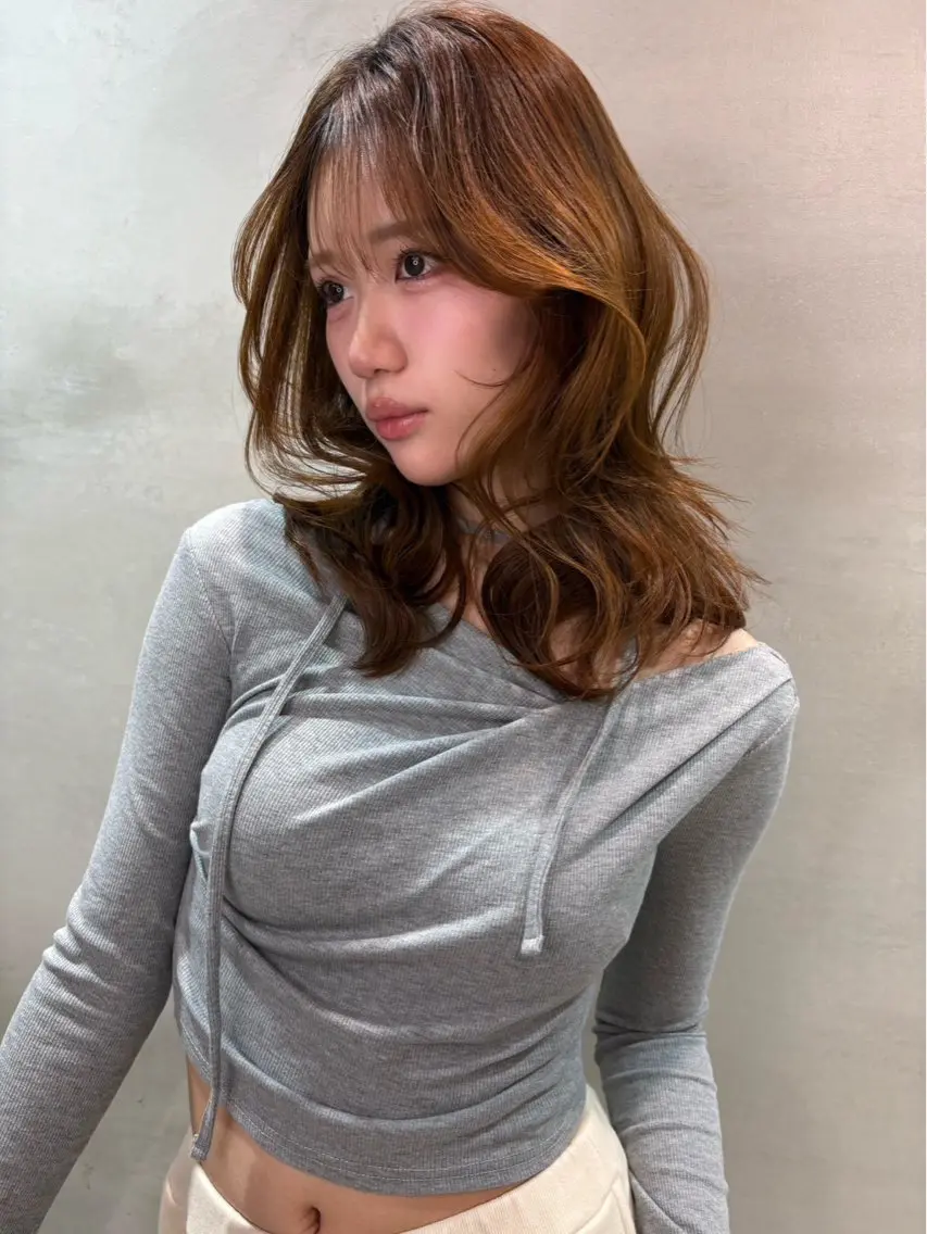 ミディアム くびれヘア 伸ばしかけ 韓国風ヘア レイヤーカット カット ヘアカラー トリートメント 小顔レイヤー/顔周り 艶髪カラー/金山のヘアスタイル
