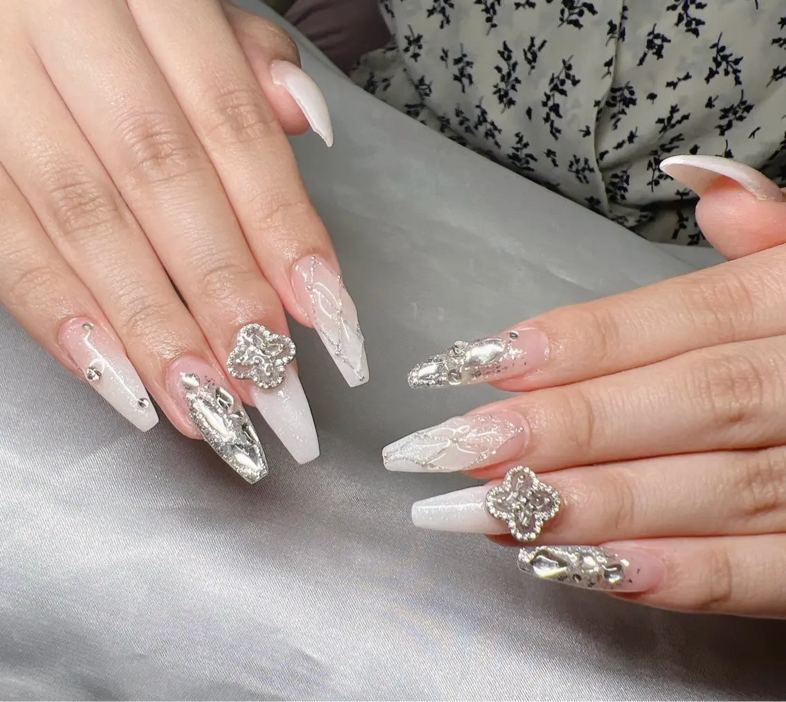ネイル 長さ出し グラデーション 卒業式 キラキラネイル マグネットネイル ハンドネイル Lee Nailsのネイルデザイン