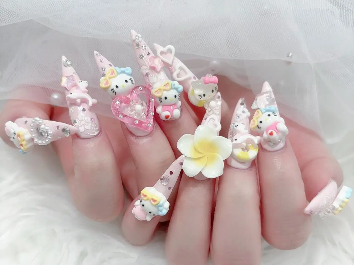 ネイル 長さ出し キラキラネイル 韓国ネイル ロングネイル 持ち込み ハンドネイル ハンドケア Yuki🌸 nailのネイルデザイン