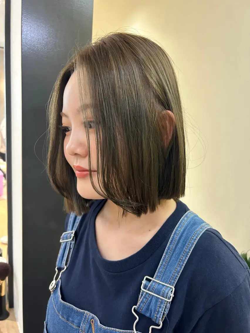 ショート カラー ベージュカラー ブリーチ ダブルカラー ブリーチなしカラー オリーブベージュ カット ヘアカラー トリートメント hubhair レイヤー/透明感のヘアスタイル