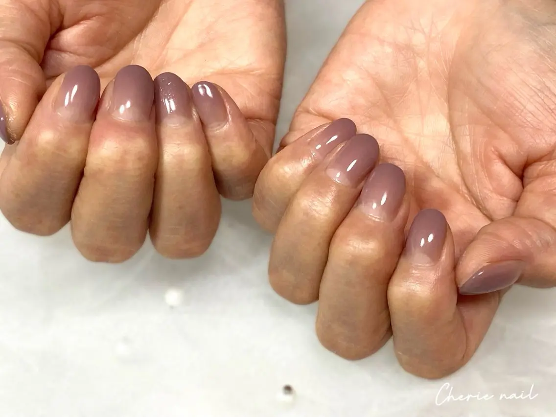 ネイル ジェルネイル グラデーション ラメ(グリッター) オフィスネイル パープル Cherienail yunaのネイルデザイン