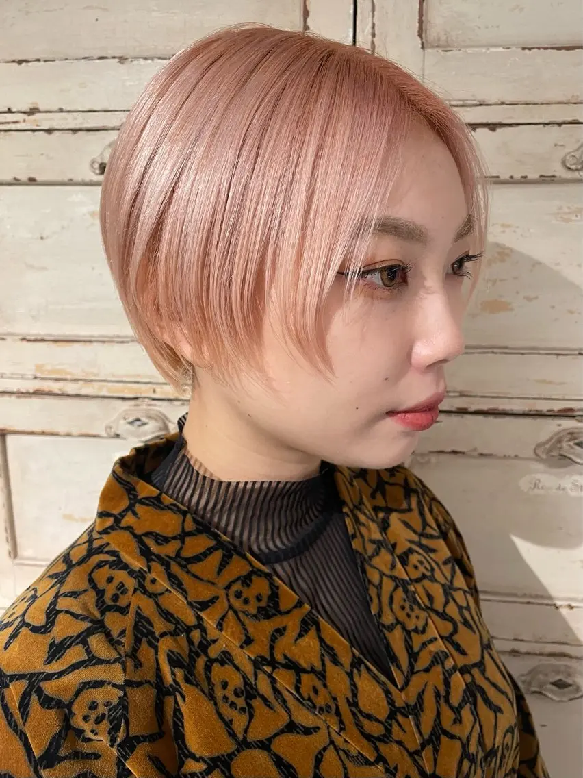 ショート カラー ハンサムショート ブリーチ ダブルカラー ピンクカラー ショートヘア カット ヘアカラー RorriM natsuのヘアスタイル