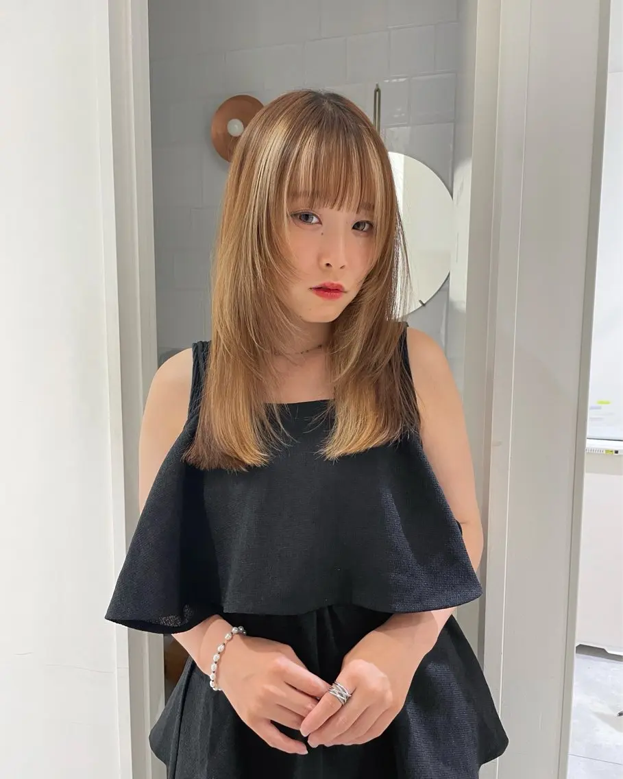 ミディアム 顔まわりレイヤー 顔周りカット レイヤーカット アサカ/透明感カラー /レイヤーカットのヘアスタイル