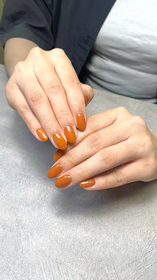 ネイル ブラウン ワンカラーネイル オレンジ シンプルネイル HARU Mのネイルデザイン