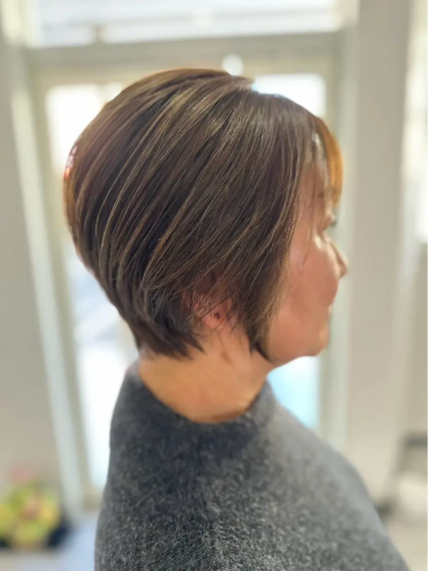 ショート ハイライト 髪質改善 レイヤーカット ショートヘア 縮毛矯正 SUGAMI ✴︎ Hikariのヘアスタイル