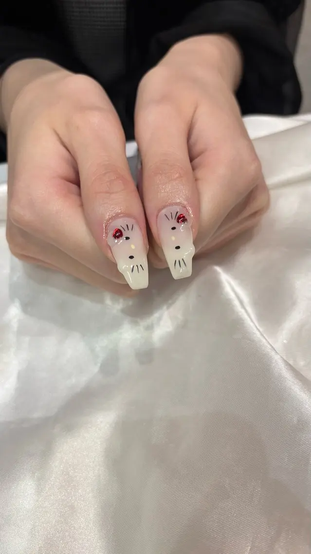 アート2本コース🐩🤍お好きなアート2本可能です✴︎残りの8本はワンカラーとなってます※オフ有りの方の写真