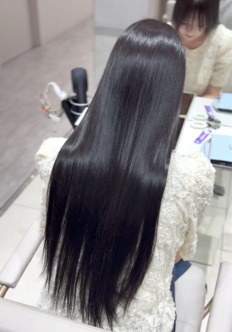 髪質改善ストレート✨縮毛矯正でうねり、広がり、パサつきを抑えれる髪質改善で朝の時短に🫶"ロング料金無し"の写真