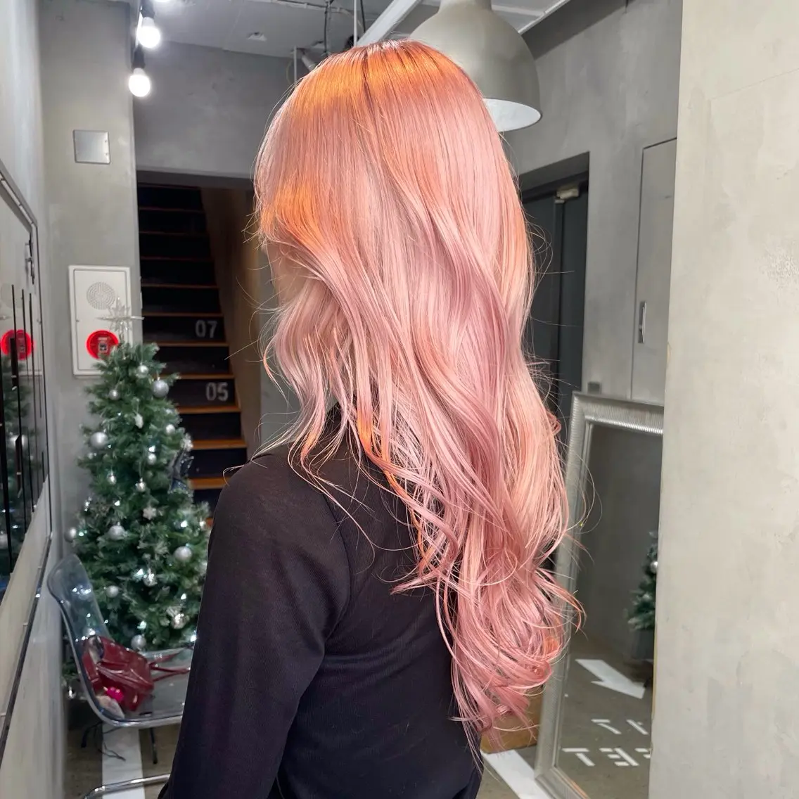 ロング カラー ピンクカラー ホワイトピンク XENA 渋谷店のヘアスタイル